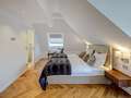 двухэтажная квартира München Neuhausen 01 спальная комната 13127