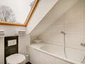 мансардная квартира München Untermenzing 01 ванная комната 7372
