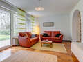Половина двухквартирного жилого дома München Solln 01 гостиная 8480